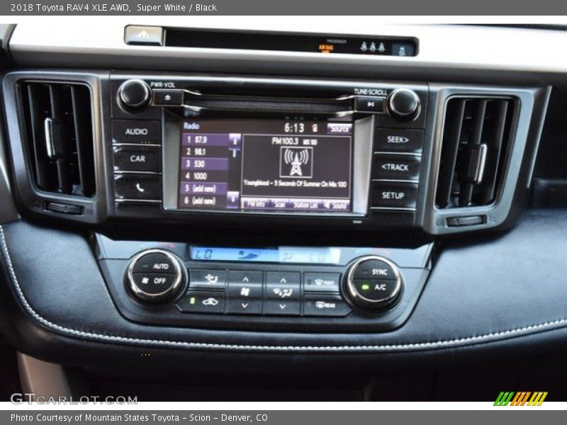 Super White / Black 2018 Toyota RAV4 XLE AWD