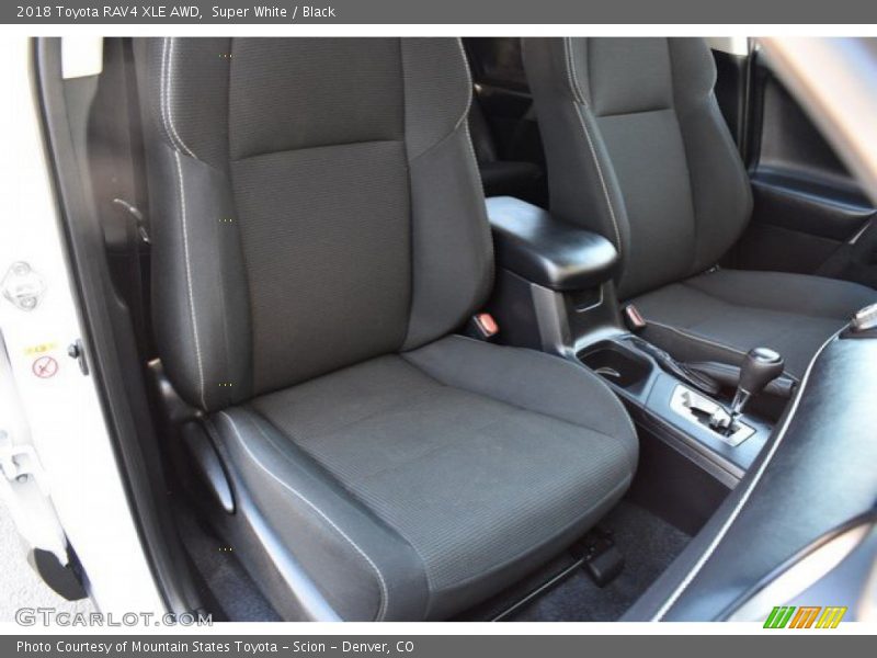 Super White / Black 2018 Toyota RAV4 XLE AWD