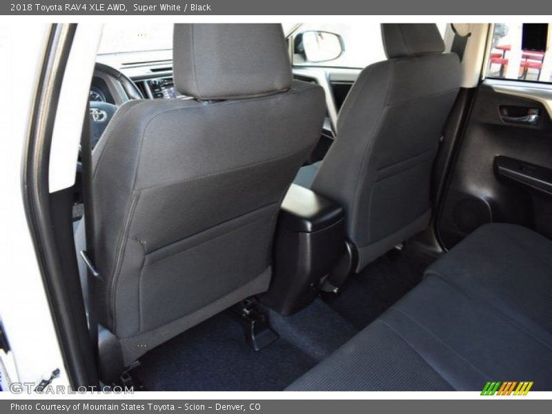 Super White / Black 2018 Toyota RAV4 XLE AWD