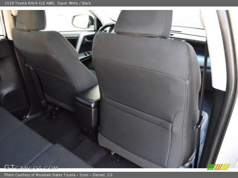 Super White / Black 2018 Toyota RAV4 XLE AWD