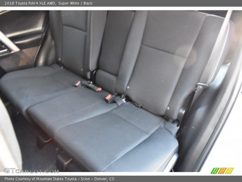 Super White / Black 2018 Toyota RAV4 XLE AWD