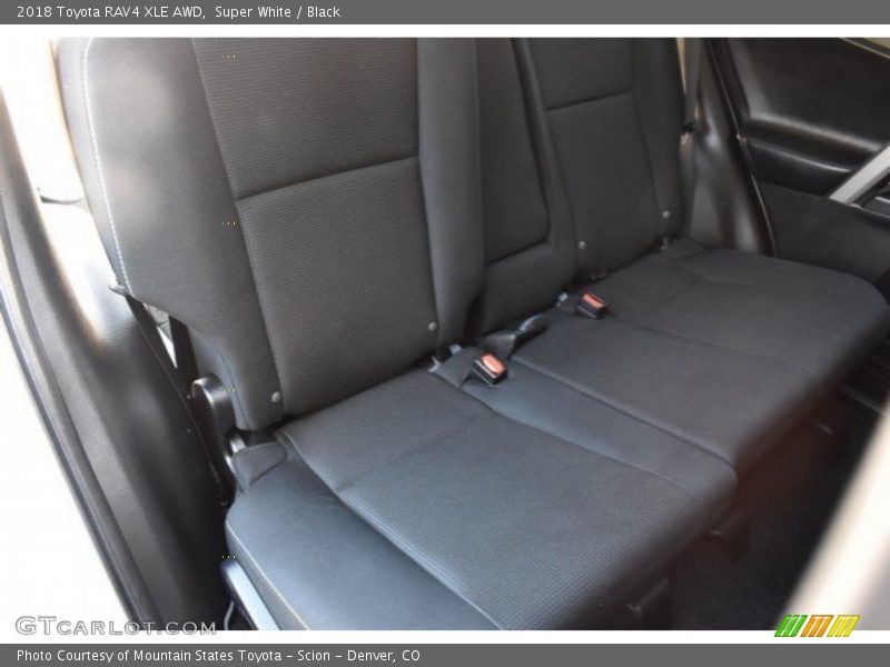 Super White / Black 2018 Toyota RAV4 XLE AWD