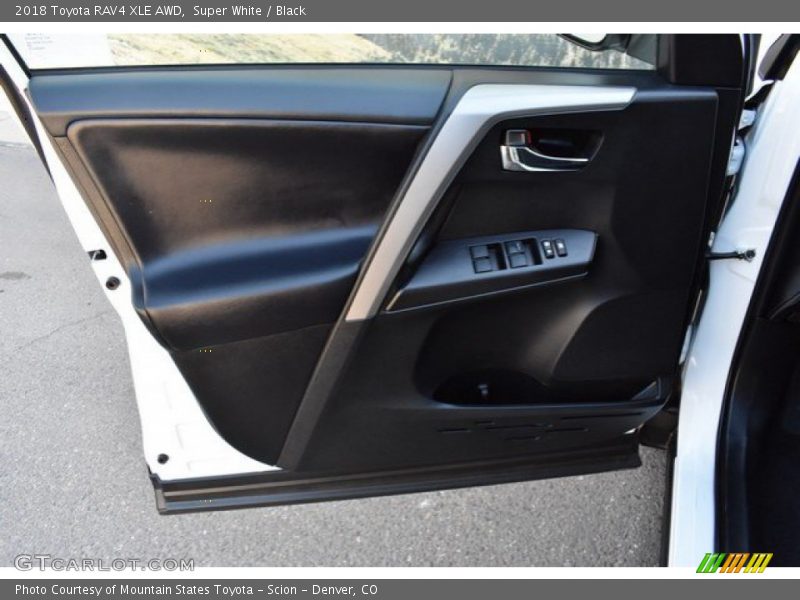 Super White / Black 2018 Toyota RAV4 XLE AWD