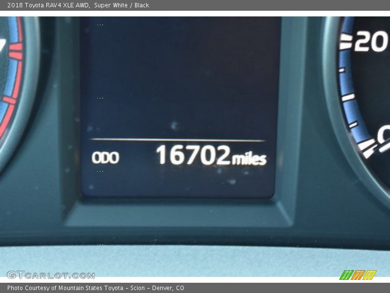 Super White / Black 2018 Toyota RAV4 XLE AWD