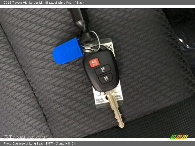 Blizzard White Pearl / Black 2018 Toyota Highlander LE