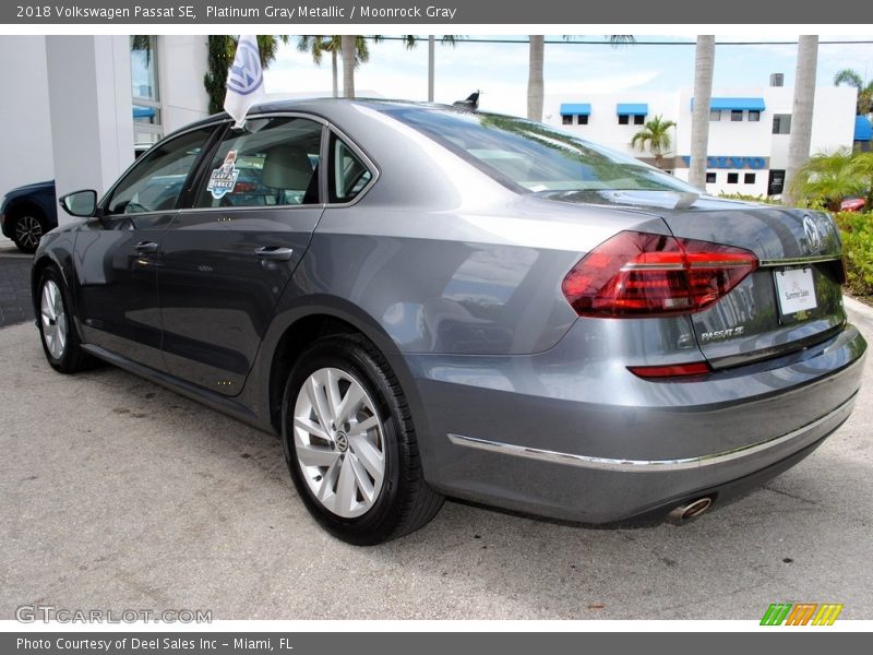 Platinum Gray Metallic / Moonrock Gray 2018 Volkswagen Passat SE