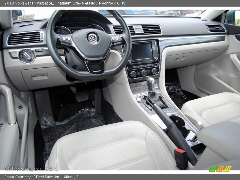 Platinum Gray Metallic / Moonrock Gray 2018 Volkswagen Passat SE