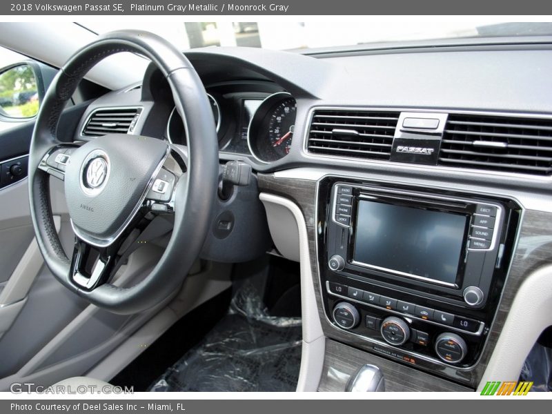 Platinum Gray Metallic / Moonrock Gray 2018 Volkswagen Passat SE