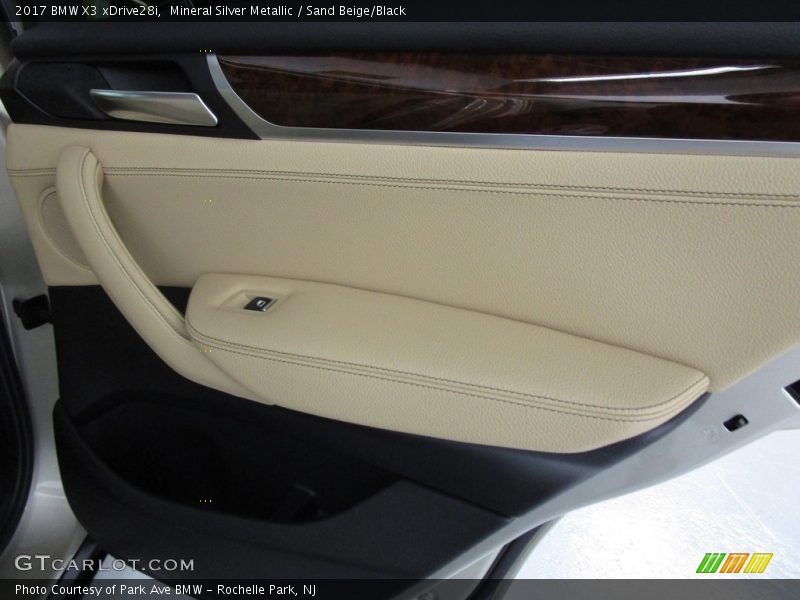 Mineral Silver Metallic / Sand Beige/Black 2017 BMW X3 xDrive28i