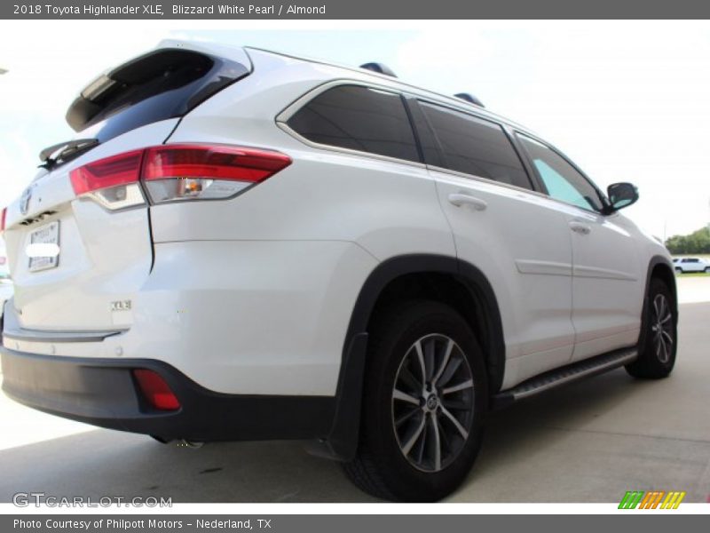 Blizzard White Pearl / Almond 2018 Toyota Highlander XLE