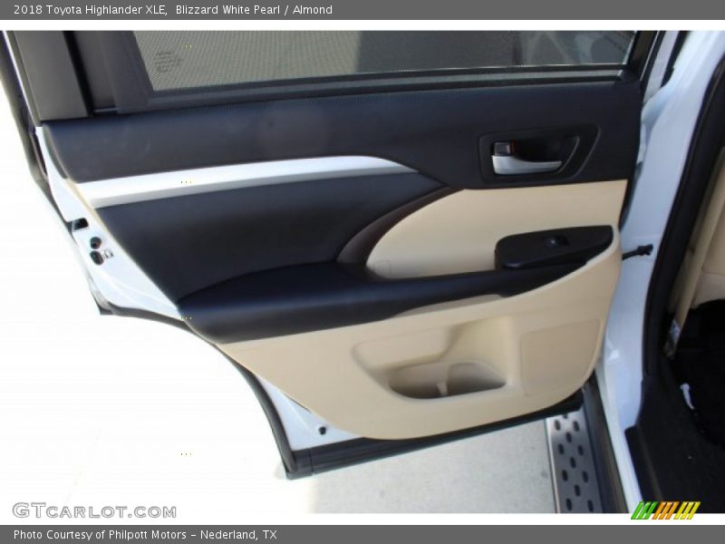 Blizzard White Pearl / Almond 2018 Toyota Highlander XLE