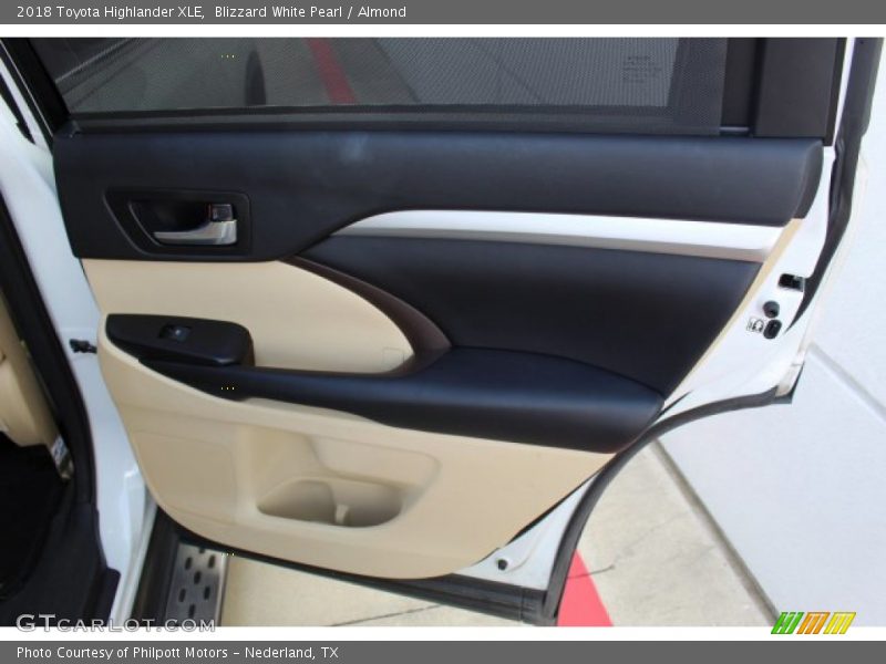 Blizzard White Pearl / Almond 2018 Toyota Highlander XLE
