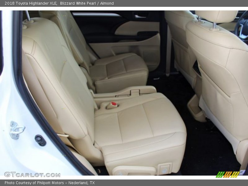 Blizzard White Pearl / Almond 2018 Toyota Highlander XLE