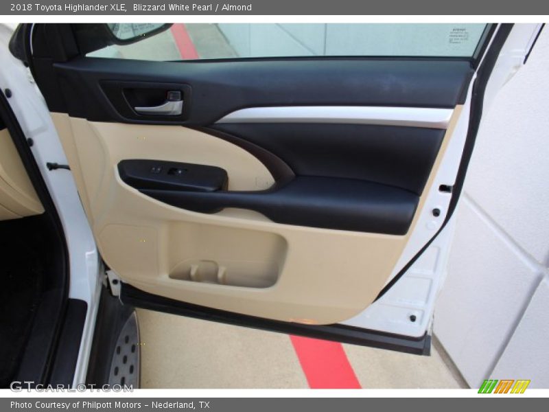 Blizzard White Pearl / Almond 2018 Toyota Highlander XLE
