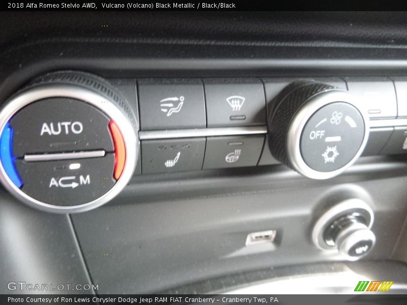 Vulcano (Volcano) Black Metallic / Black/Black 2018 Alfa Romeo Stelvio AWD