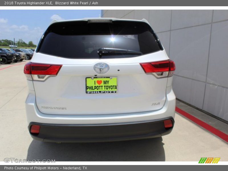 Blizzard White Pearl / Ash 2018 Toyota Highlander XLE