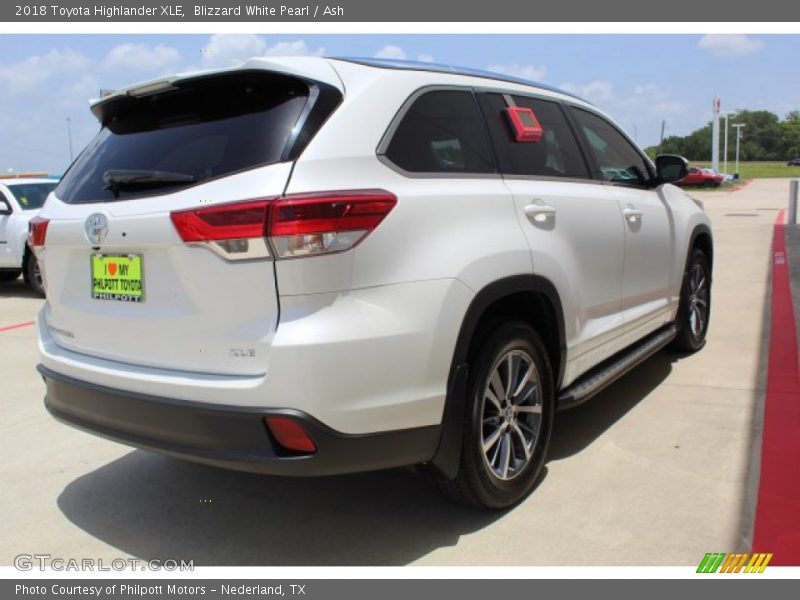 Blizzard White Pearl / Ash 2018 Toyota Highlander XLE