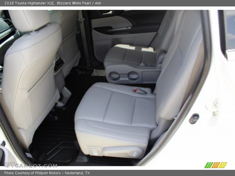 Blizzard White Pearl / Ash 2018 Toyota Highlander XLE