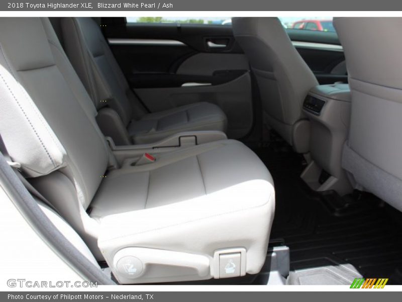 Blizzard White Pearl / Ash 2018 Toyota Highlander XLE