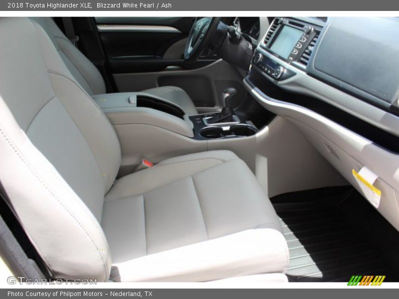 Blizzard White Pearl / Ash 2018 Toyota Highlander XLE