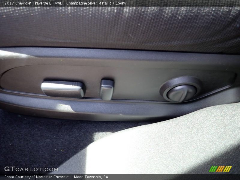 Champagne Silver Metallic / Ebony 2017 Chevrolet Traverse LT AWD