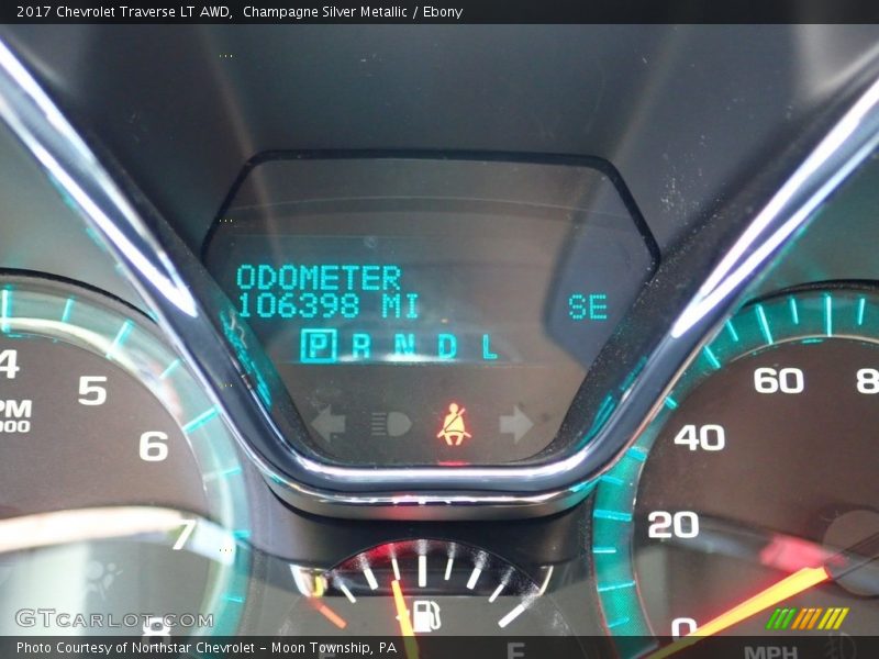 Champagne Silver Metallic / Ebony 2017 Chevrolet Traverse LT AWD