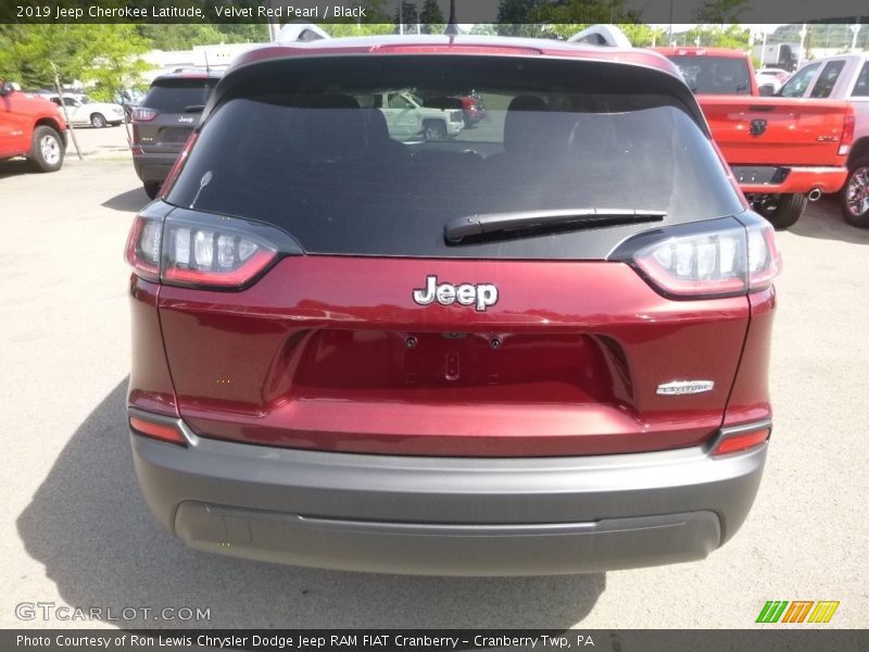 Velvet Red Pearl / Black 2019 Jeep Cherokee Latitude