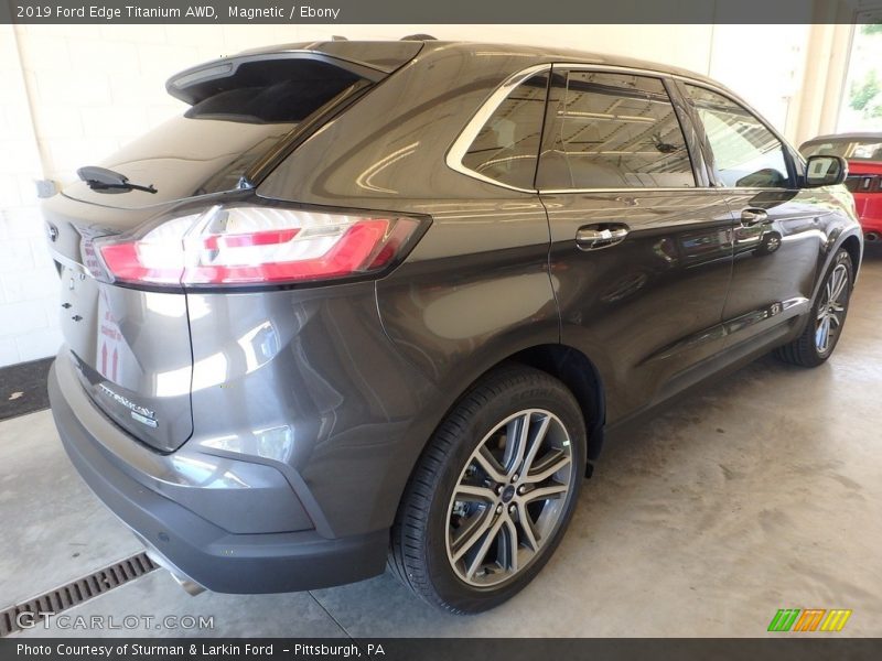 Magnetic / Ebony 2019 Ford Edge Titanium AWD