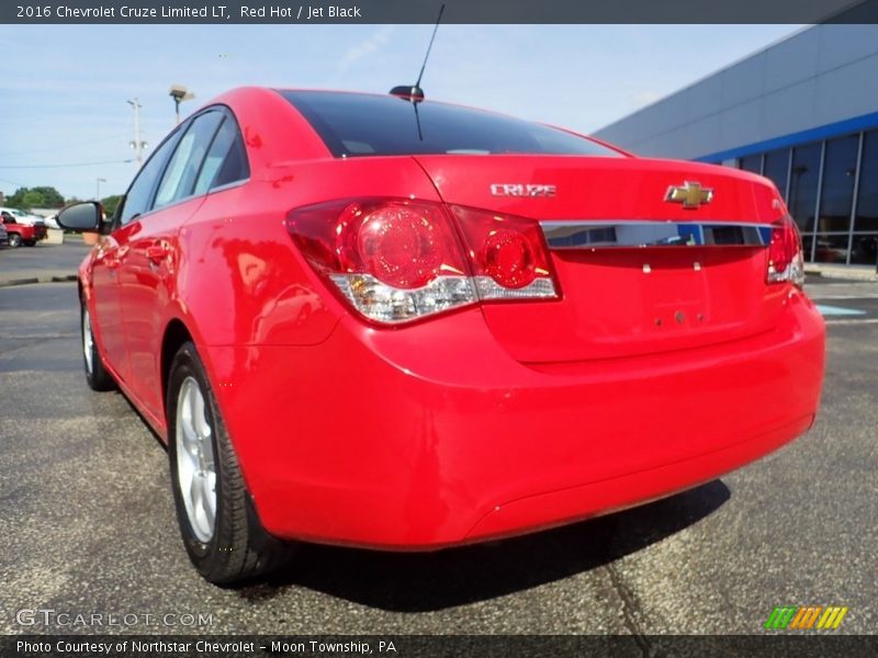 Red Hot / Jet Black 2016 Chevrolet Cruze Limited LT