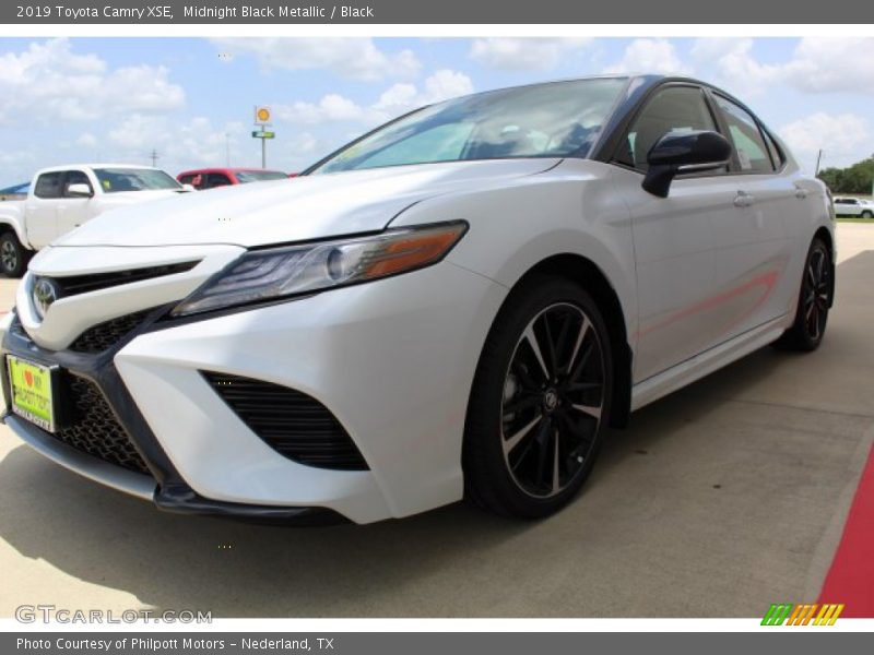 Midnight Black Metallic / Black 2019 Toyota Camry XSE