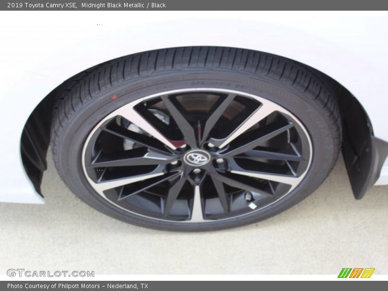 Midnight Black Metallic / Black 2019 Toyota Camry XSE