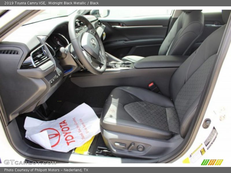 Midnight Black Metallic / Black 2019 Toyota Camry XSE