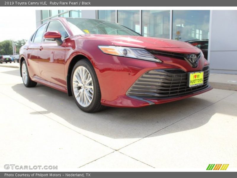 Ruby Flare Pearl / Black 2019 Toyota Camry XLE