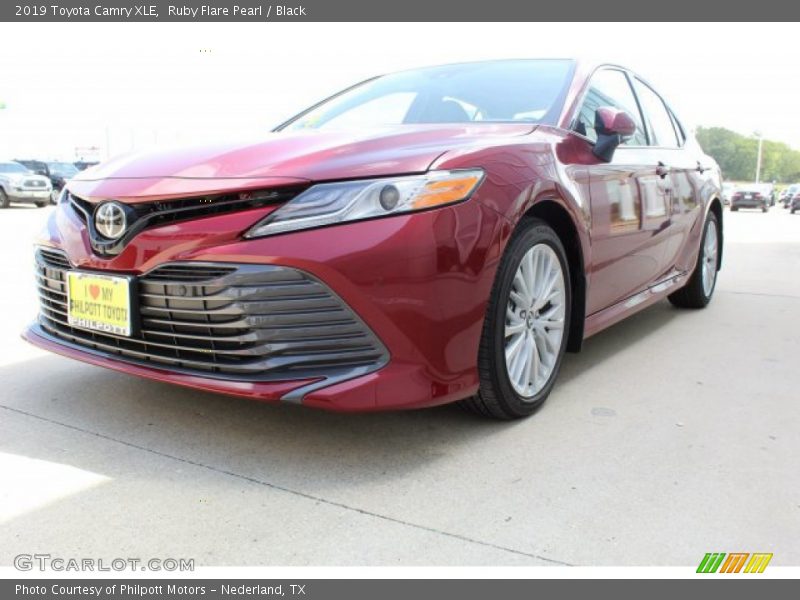 Ruby Flare Pearl / Black 2019 Toyota Camry XLE