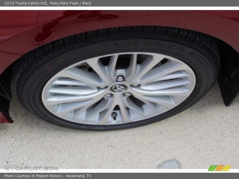 Ruby Flare Pearl / Black 2019 Toyota Camry XLE