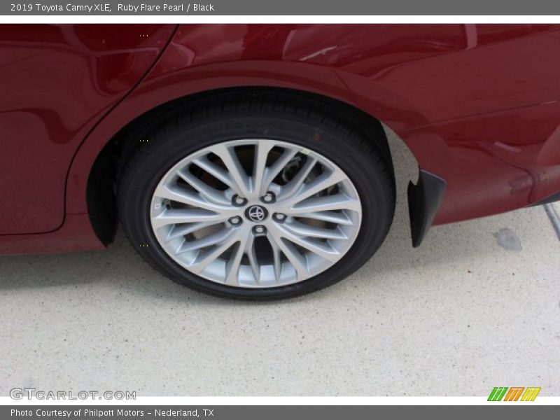Ruby Flare Pearl / Black 2019 Toyota Camry XLE