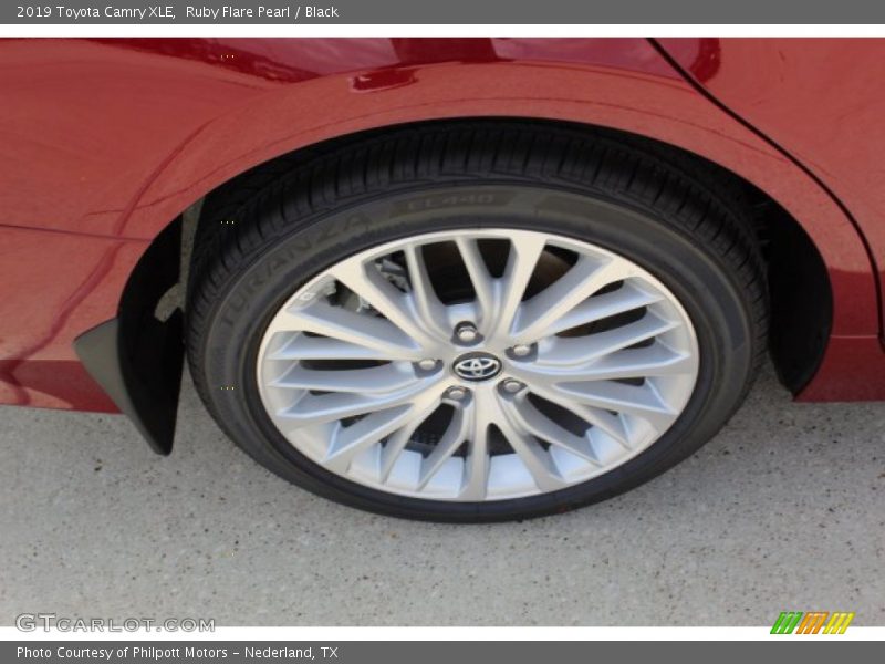 Ruby Flare Pearl / Black 2019 Toyota Camry XLE