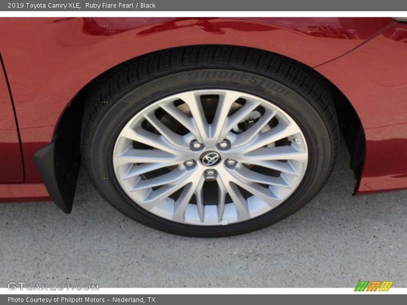 Ruby Flare Pearl / Black 2019 Toyota Camry XLE