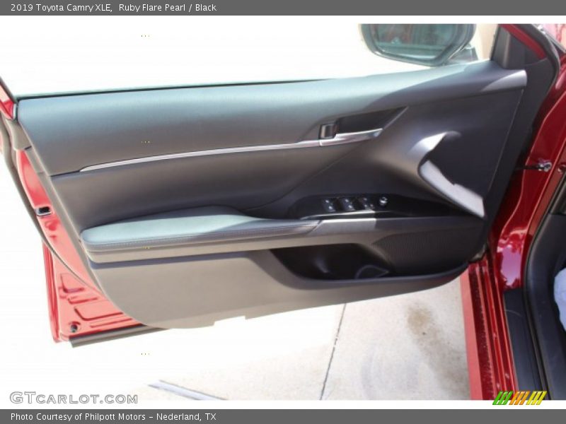 Ruby Flare Pearl / Black 2019 Toyota Camry XLE