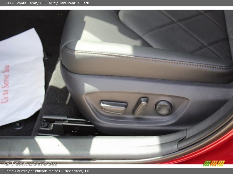 Ruby Flare Pearl / Black 2019 Toyota Camry XLE