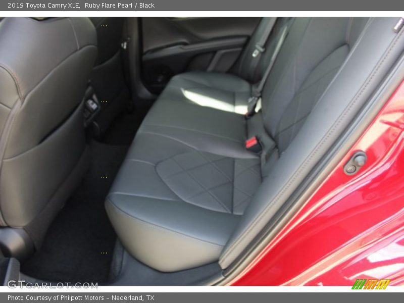 Ruby Flare Pearl / Black 2019 Toyota Camry XLE