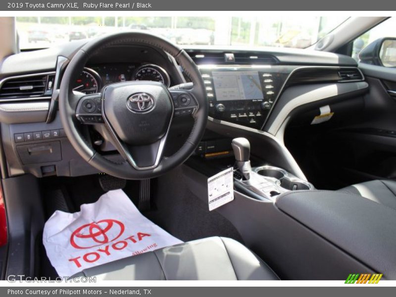 Ruby Flare Pearl / Black 2019 Toyota Camry XLE