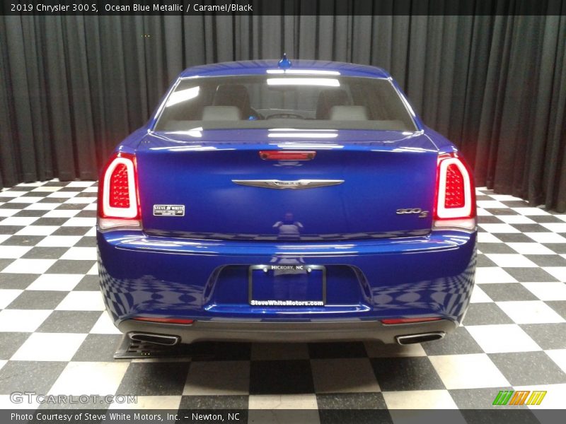 Ocean Blue Metallic / Caramel/Black 2019 Chrysler 300 S