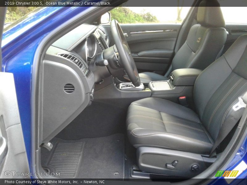 Front Seat of 2019 300 S