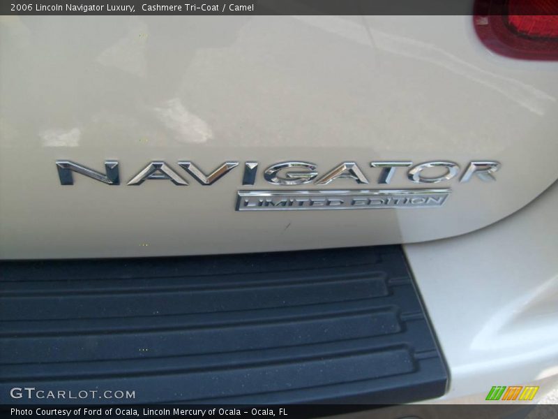 Cashmere Tri-Coat / Camel 2006 Lincoln Navigator Luxury