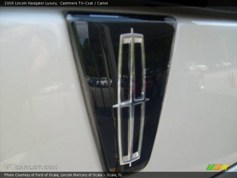 Cashmere Tri-Coat / Camel 2006 Lincoln Navigator Luxury