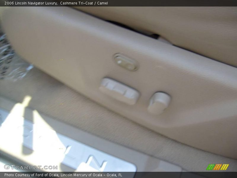 Cashmere Tri-Coat / Camel 2006 Lincoln Navigator Luxury