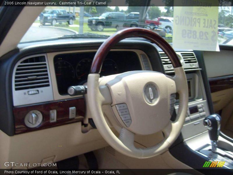 Cashmere Tri-Coat / Camel 2006 Lincoln Navigator Luxury