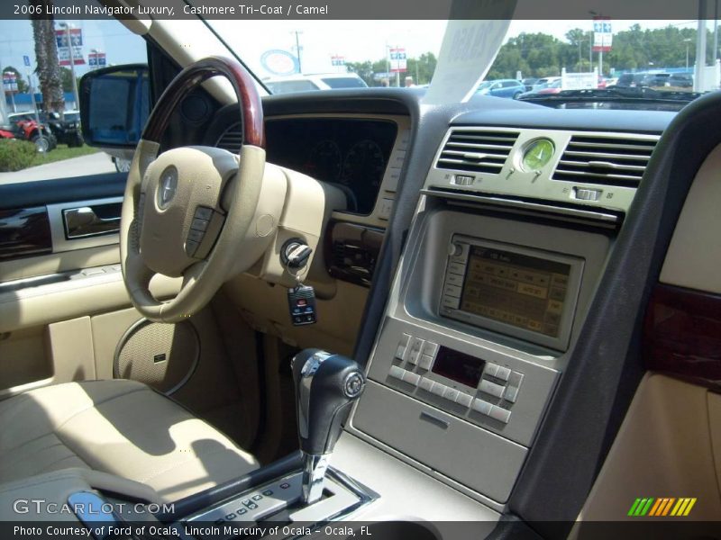 Cashmere Tri-Coat / Camel 2006 Lincoln Navigator Luxury