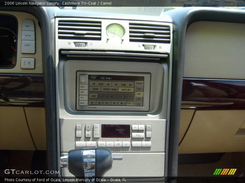 Cashmere Tri-Coat / Camel 2006 Lincoln Navigator Luxury
